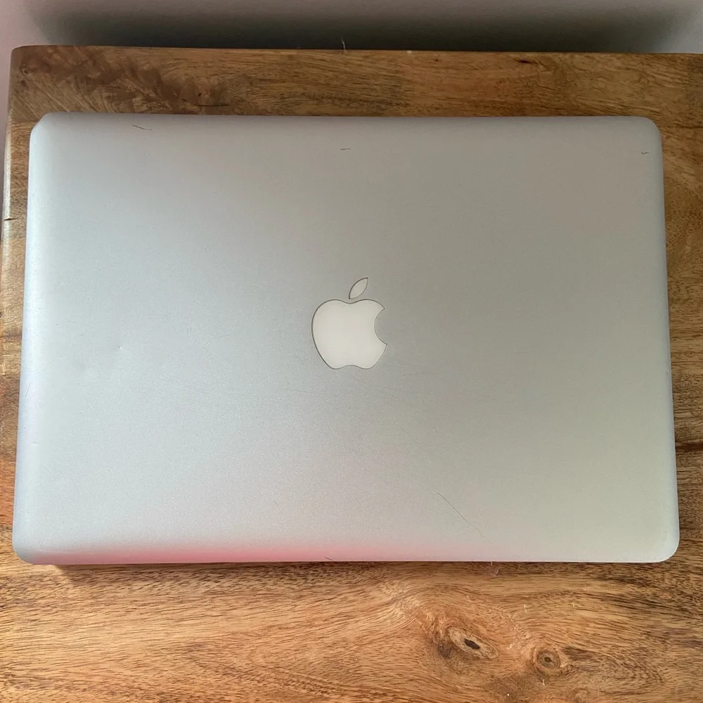 Apple MacBook - Silver with Black Keyboard